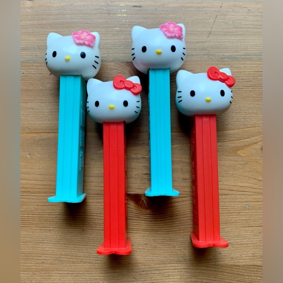 🎀4 Hello Kitty Vintage Pez Dispensers🎀 - Picture 1 of 5